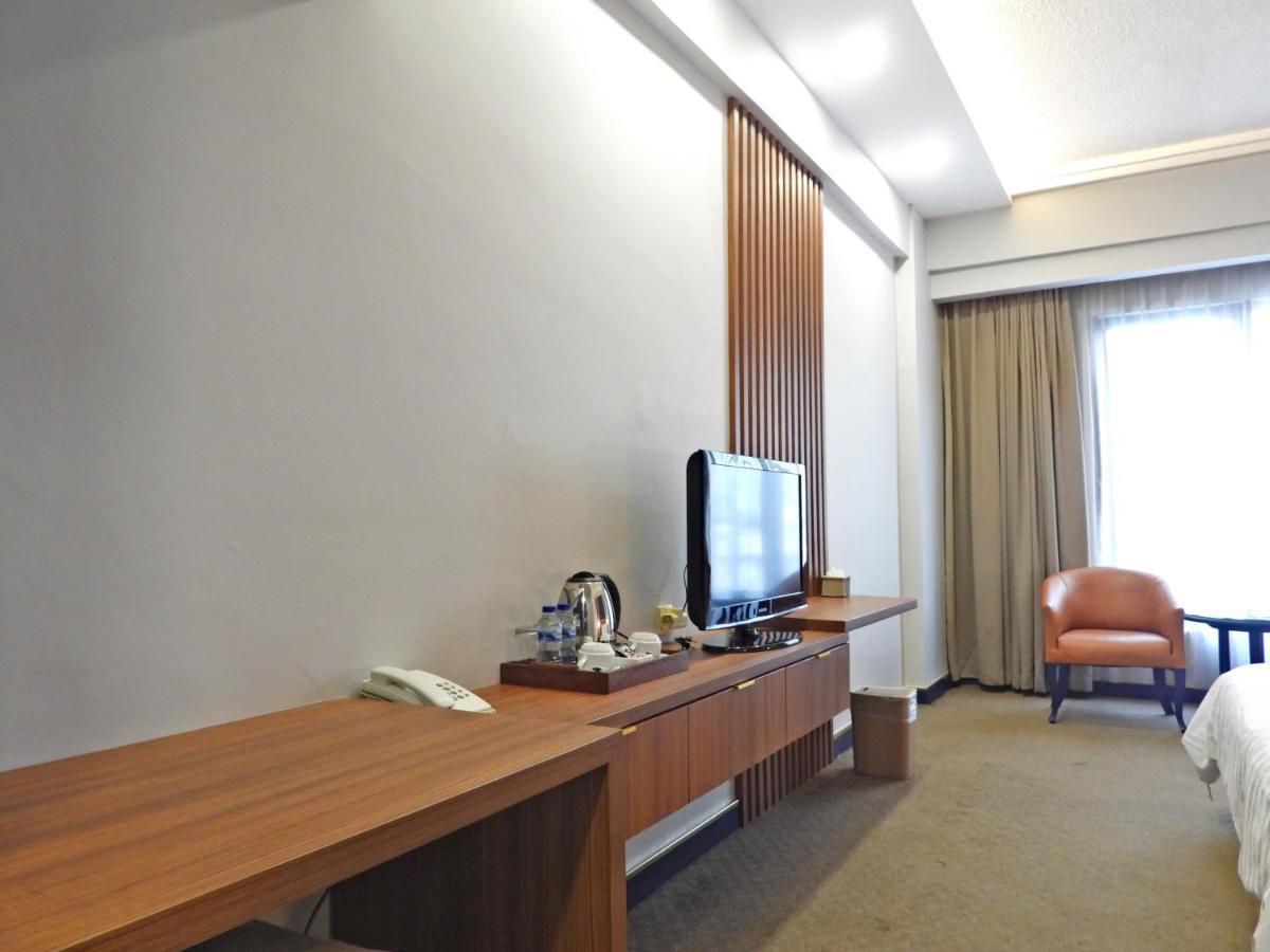 Maxwell Hotel Джакарта Экстерьер фото