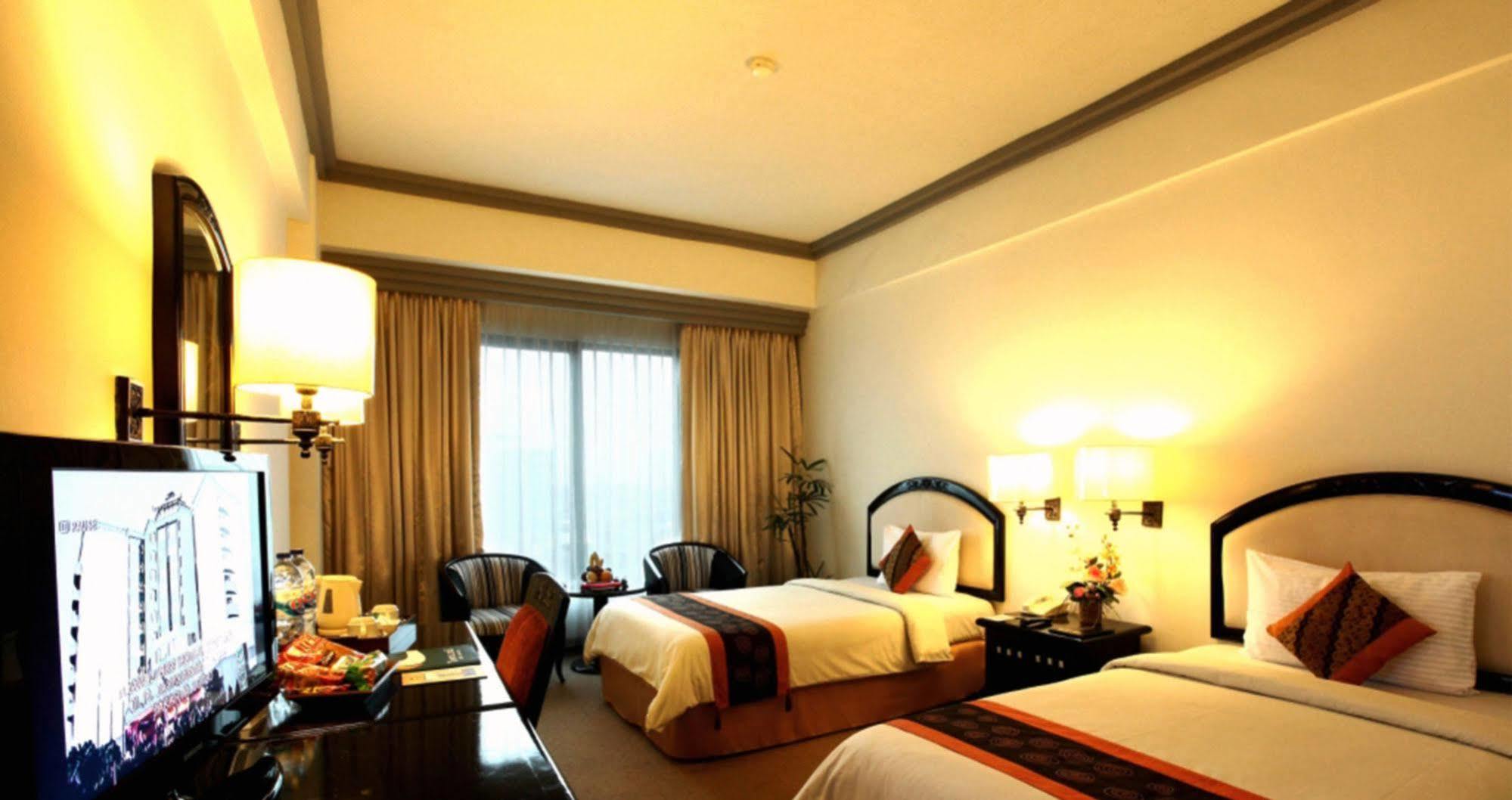 Maxwell Hotel Джакарта Экстерьер фото